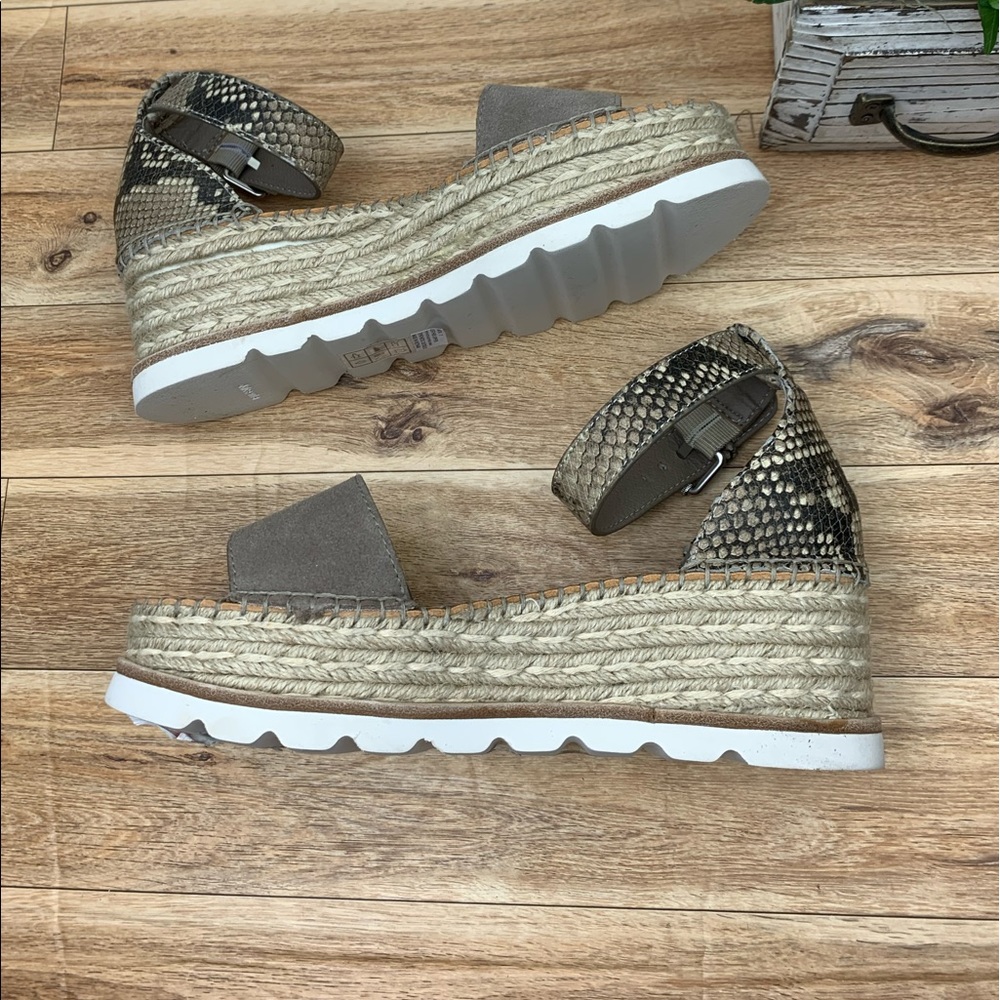 Dolce Vita
Larita Espadrille Platform Sandal - Picture 3 of 16